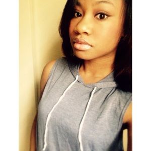 Meet your Posher, Razinah